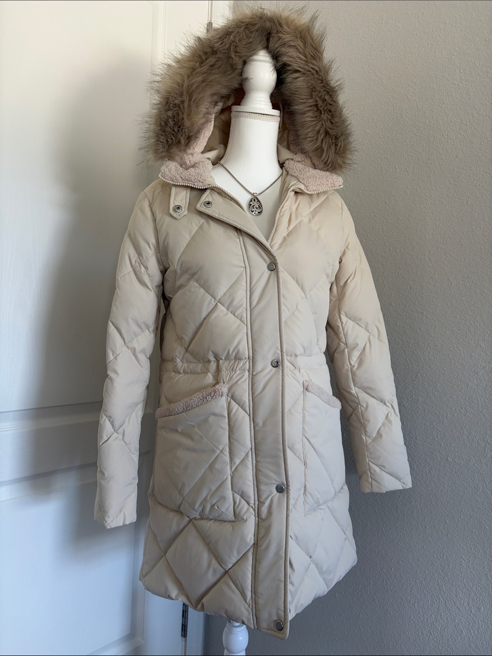 NWOT Ralph Lauren Cream Quilted Hooded Puffer Coat with Faux-Fur Trim